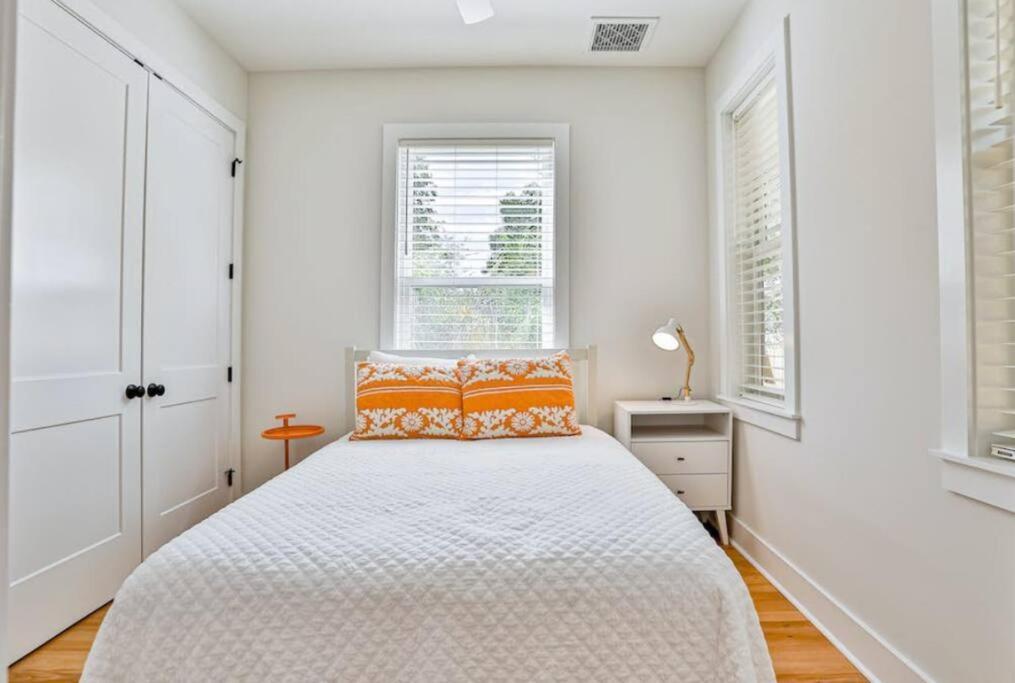 Downtown Historic Charmer Holiday home